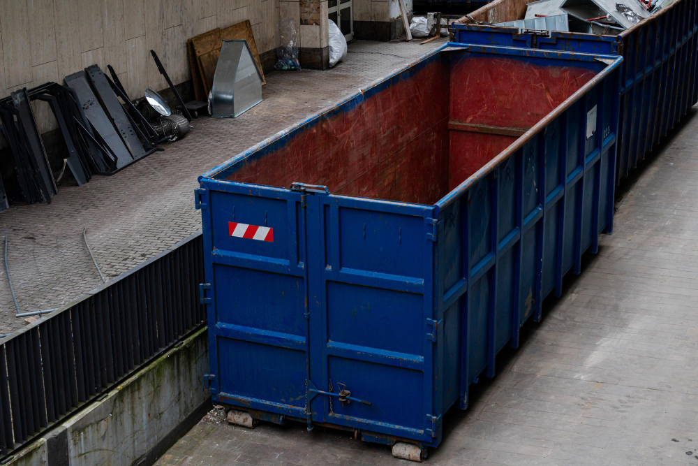 Why Rent a Roll Off Container? A Simple Solution for Your Cleanup Needs